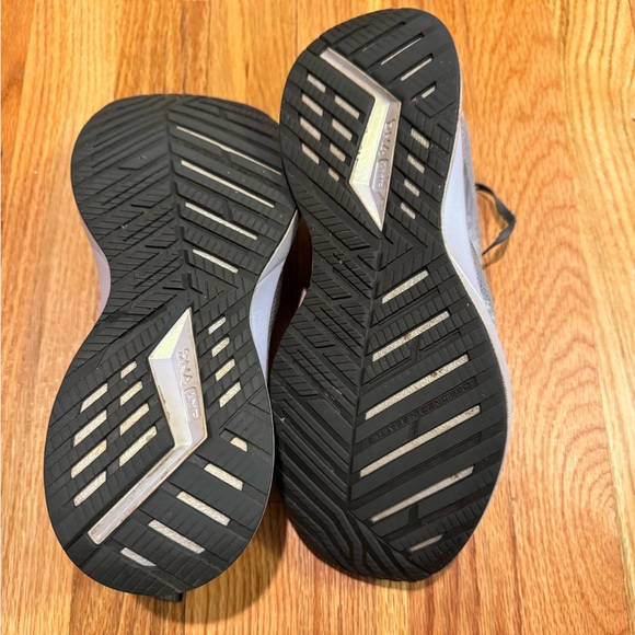 BROOKS Levitate 4 Running Shoes Size 9.5 - Picture 3 of 15